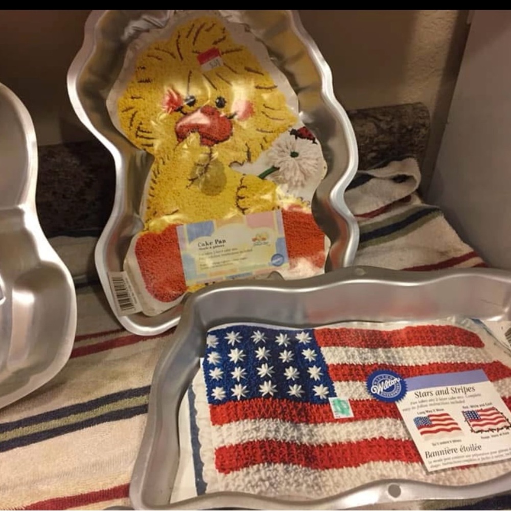 Wilton Character Shaped Cake Pans - Picture 3 of 3
